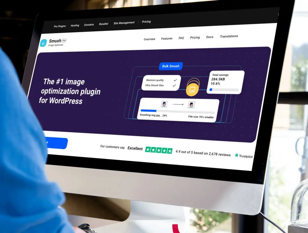 A man browsing the Smush pro plugin website